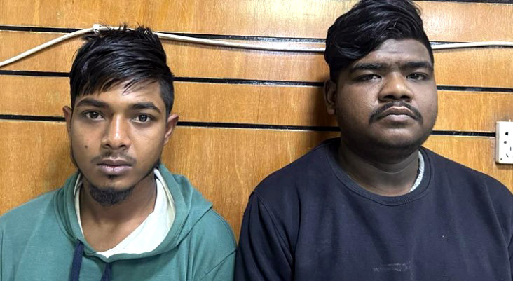 গাড়ির যন্ত্রাংশ চুরি করে সেই গাড়ির মালিকের কাছেই বিক্রি